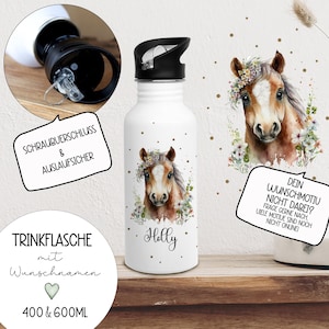 Könnte beinhalten: Eine weiße Edelstahl-Trinkflasche mit Schraubverschluss und einer braunen und weißen Aquarell-Illustration eines Pferdes mit einer Blumenkrone. Die Flasche ist 400 oder 600 ml groß und hat den Namen "Holly" aufgedruckt. Der Text "Dein Wunschmotiv nicht dabei? Frage gerne nach, viele Motive sind noch nicht online!" ist ebenfalls auf dem Bild zu sehen.