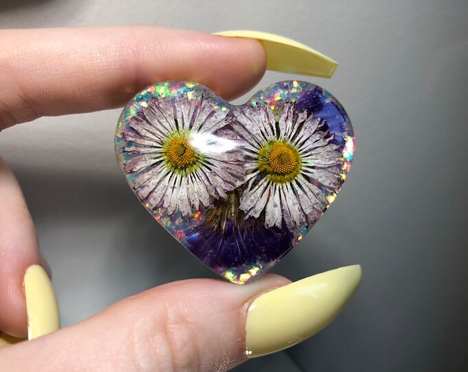 English Daisies and Caspia Flower Heart