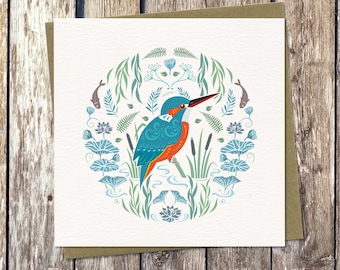 Carte de martin-pêcheur - une carte de voeux d'oiseau coloré dans un style d'art folklorique scandinave avec une illustration de martin-pêcheur contemporain