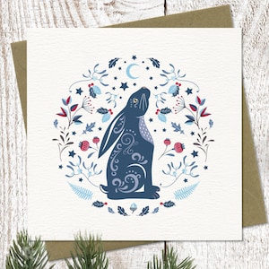 Biglietto di Natale con lepre che osserva la luna / Lepre mistica / Illustrazione in stile arte popolare scandinava / Biglietto di Natale vuoto con fauna selvatica / Folklore