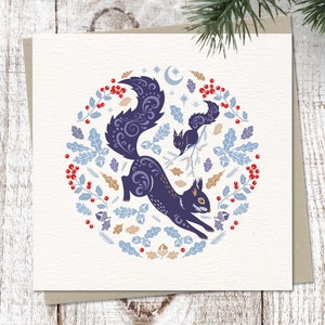 Cartão de Natal de arte popular com esquilos | Design de estilo escandinavo contemporâneo | Nórdico | Cartão festivo de inverno | Animais da floresta de inverno