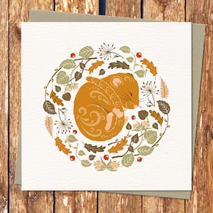 Biglietto d'auguri con un topo addormentato / Simpatico topo assonnato / Illustrazione della fauna selvatica britannica / Biglietto vuoto / Arte popolare scandinava / Fauna selvatica