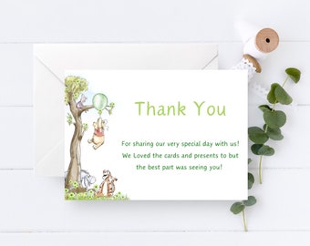 Pode incluir: Um cartão de agradecimento branco com uma ilustração em aguarela do Winnie the Pooh a segurar um balão verde, com o Piglet, o Eeyore e o Tigger. O texto diz: Thank You. For sharing our very special day with us! We Loved the cards and presents to but the best part was seeing you!