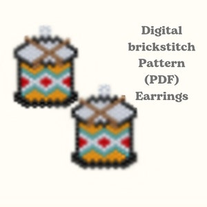 Puede incluir: Patrón digital de punto de ladrillo para pendientes, con dos pequeños tambores con un diseño amarillo, naranja, rojo y azul. El patrón está disponible para descargar en PDF. El texto "DRUMS" está en la parte superior de la imagen. El texto "Irina Jewelry Box made with love" y "IJBbeadedPattern.Etsy" están en la parte superior derecha de la imagen.