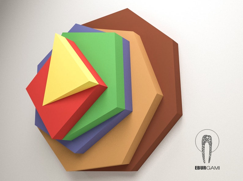 Puede incluir: Una pila de formas geom&eacute;tricas en varios colores, incluyendo marr&oacute;n, verde, azul, rojo y amarillo. Las formas est&aacute;n dispuestas en una formaci&oacute;n piramidal, con la forma m&aacute;s grande en la parte inferior y la forma m&aacute;s peque&ntilde;a en la parte superior. Las formas est&aacute;n hechas de papel y tienen un efecto 3D.