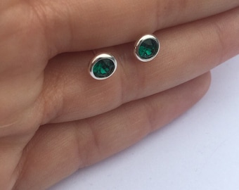 Smaragd Kristall Ohrstecker - Mai Birthstone Geschenk