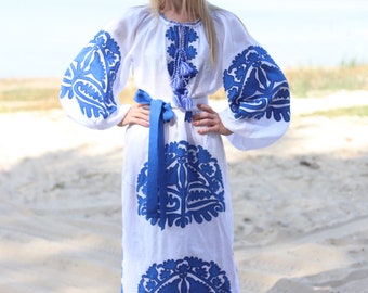 White Ukrainian embroidered dress with applique Plus size boho wedding kaftan Vyshyvanka Ukrainian embroidery Fashion bohemian Mexican dress