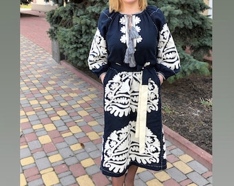 Ukrainian embroidered dress with applique, Plus size boho wedding kaftan Vyshyvanka Ukrainian embroidery Fashion bohemian, Mexican dress
