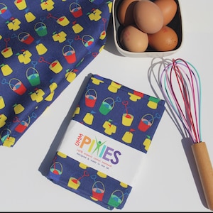 Paño de cocina Seaside Teatowel, toalla de cocina premium 100% algodón orgánico, Cubo y pala con diseño de castillos de arena de vacaciones en la playa británica