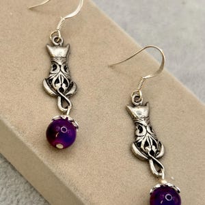 Vintage pretty silver tone metal and purple glass bead Cat drop/dangle earrings, cat lover gift