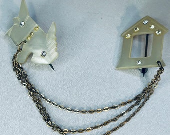 Vintage cape clip/cardigan clip chain/shawl/shirt clip, mother of pearl dog & kennel 1940s/50s, double brooch