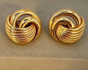 Vintage Gold tone metal clip on Signed TRIFARI gold knot earrings, 1970s/80s