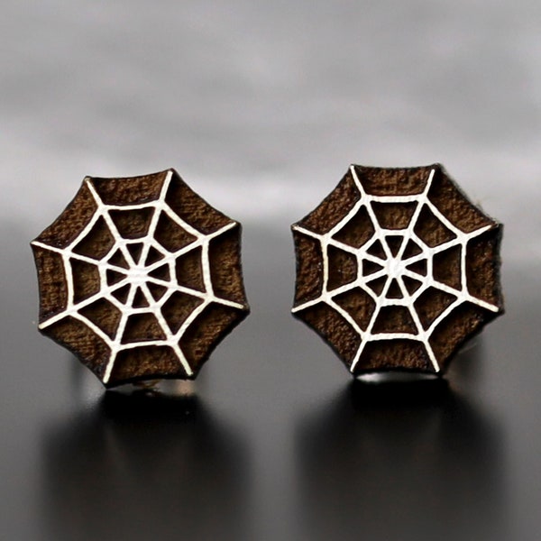 Boucles d'oreilles toile d'araignée - Spooky Arachnid Jewellery, Dainty Wooden Insect Studs with Hypoallergenic Posts - Tarantula Jumping Spider Gift