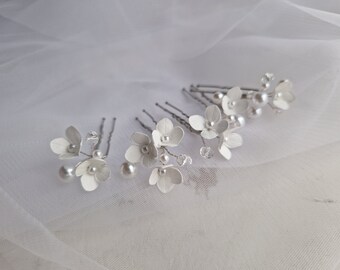 White Hydrangea wedding Pearl hair pins, Small flowers for hair