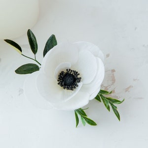 White anemone hair clip, Bride hair piece, White Poppy Hair Clip, Wedding accessory, Hair flower, Botanic hair piece, Bridesmaide headpiece image 5