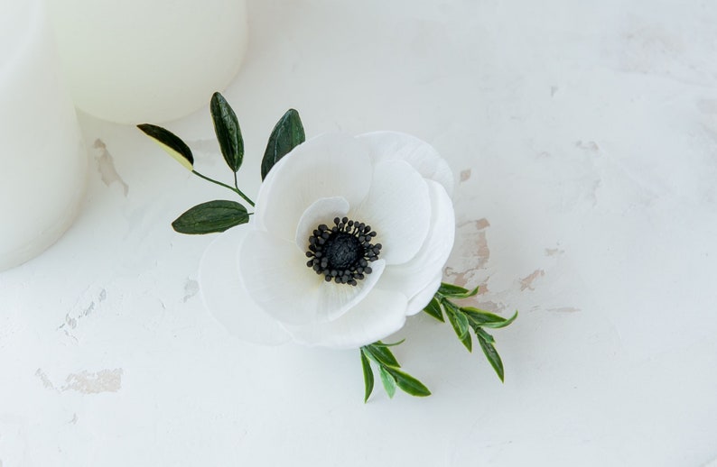 White anemone hair clip, Bride hair piece, White Poppy Hair Clip, Wedding accessory, Hair flower, Botanic hair piece, Bridesmaide headpiece image 5
