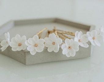 White flowers bridal hair pins, Wedding hair pins small flowers