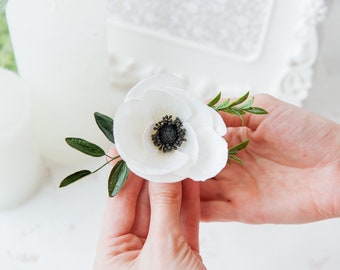 White anemone hair clip, Bride hair piece, White Poppy Hair Clip, Wedding accessory, Hair flower, Botanic hair piece, Bridesmaide headpiece