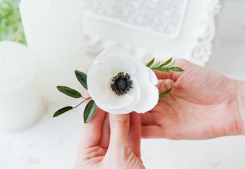 White anemone hair clip, Bride hair piece, White Poppy Hair Clip, Wedding accessory, Hair flower, Botanic hair piece, Bridesmaide headpiece image 1