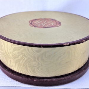 Rare Large 1930s French Face Powder Box. JYCH Laboratoires France. Poudre atomisée.