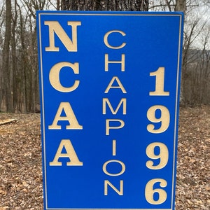 Banner del Campeonato Nacional de la Universidad de Kentucky 1996 Rupp Arena Wildcats March Madness 17.5&quot;x12&quot;