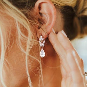 Clip on Pearl Earrings Clip on Wedding earrings Pearl Bridal drop earrings Tear drop earrings bridesmaids earrings wedding jewelry set