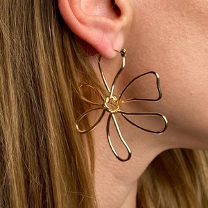 Gold Hoop Earrings Flower Hoops 18K Gold Wire Flower Hoops Gold Earrings Gold Big Hoop Gift for her