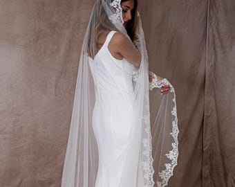 Mantilla Veil Fingertip, Chantilly Lace Bridal Veil