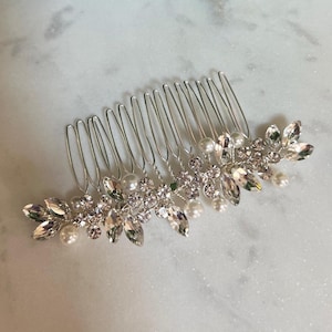 Floral Bridal Hair Comb Pearl Wedding Hair Comb Bridal Hair Accessory Pearl Hair Comb Hair Comb for Wedding Wedding Hair Accessory for bride
