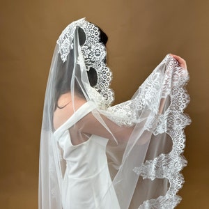 Wedding Veil Chantilly Lace Mantilla Veil Fingertip Veil Soft Tulle Lace Veil  Veil with lace Cathedral Veil Lace Fingertip Veil Chapel Veil