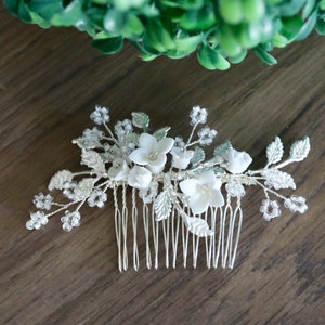 White Flower Ceramic hair comb Wedding hair piece White hair piece Floral Wedding hair clip Bridal hair accessories Wedding Hair Accessories