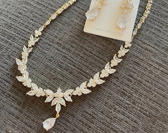 Bridal Jewelry set Silver Wedding Jewelry Bridal Necklace Wedding Necklace for Bride Wedding Jewelry for Bride Crystal Drop Earrings