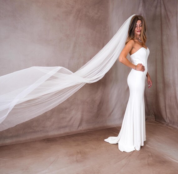 White Raw Edge Tulle Chapel Veil Raw-Edge Silk Tulle Chapel Veil with Crystals | David main image 4