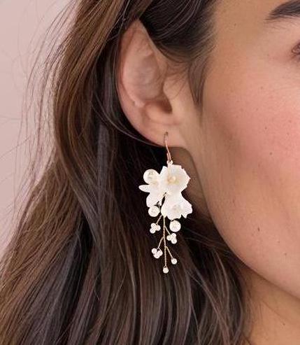 White flower earring - Etsy 日本