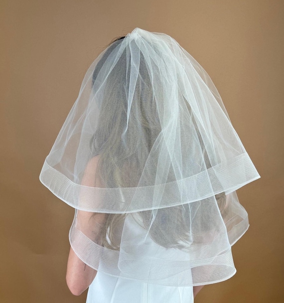 New 2T white  or ivory veil with comb Ivory Two Tier Floral Lace Edge Fingetip Veil | L&F main image 3
