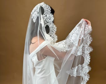 Wedding Veil Chantilly Lace Mantilla Veil Cathedral Veil with comb Lace Veil Floor Veil  Veil with lace Cathedral Veil Lace Fingertip Veil