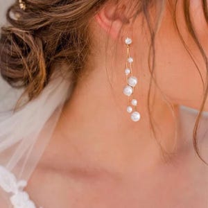 Pendientes de perlas, pendientes de novia colgantes, pendientes de boda de perlas, pendientes largos de perlas, joyas de novia doradas, pendientes de perlas colgantes