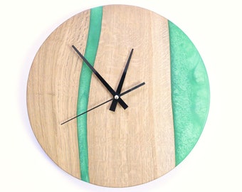 Wall clock Ø33 in green resin and oak wood, quartz gear