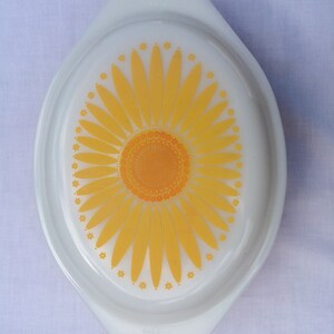 Vintage Pyrex 1 1/2 Qt. with lid