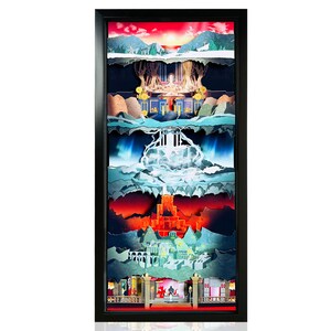 Op de afbeelding: Een ingelijst papieren kunstwerk dat een gelaagd landschap voorstelt met een kasteel, een waterval, een bos en een bergketen. Het kunstwerk is ingelijst in zwart en heeft een rode passe-partout.