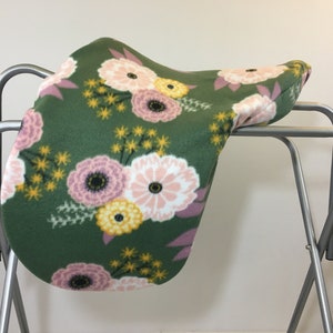Green Floral Fleece Saddle Cover for Dressage, All Purpose, Jumping Saddles