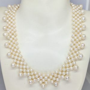 Gorgeous freshwater pearl choker necklace on silver clasp, hand-knotted