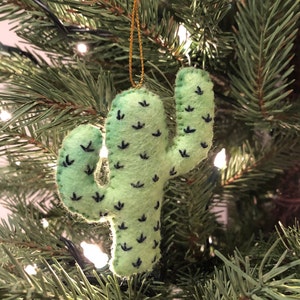 Ornamento di cactus Saguaro in feltro fatto a mano / Ornamento di Natale di cactus / Ornamento di Natale peluche / Ornamento di Natale Saguaro / Ornamento Saguaro immagine 2