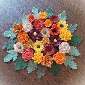 Fall felt Flowers: DIY Crafting Set, 24 Flowers & 16 Leaves, fully assembled
