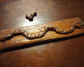 snake - intaglio in legno di castagno - carving on chestnut wood