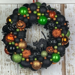 Green, Orange and Black Halloween Wreath, Halloween Decoration, Halloween Cat, Pumpkin Wreath, Ornament Wreath, Wreath for Door