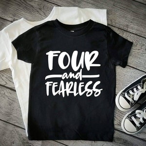 4. Geburtstag Shirt Jungen, 4 Jahre altes Geburtstagsshirt, Jungen vierter Geburtstag T-Shirt, vier und furchtlos Shirt, Geburtstagskind Shirt vier Shirt