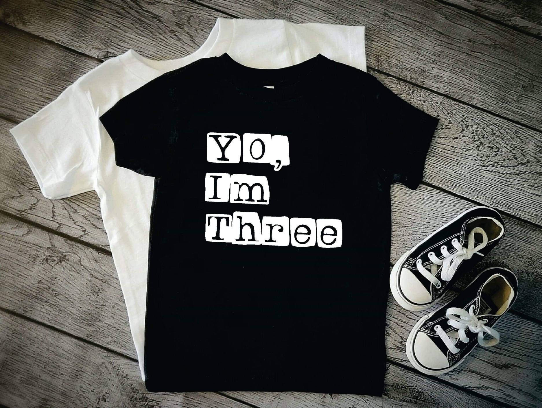 I m three. Обещанный неверленд сестра крона. I m three. Карточки с цифрами от 1 до 3. 1 years old постер.