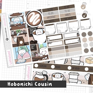 Op de afbeelding: Een set bedrukbare planner stickers met een bruin, wit en grijs kleurenschema met een marshmallow thema. De stickers bevatten een mok warme chocolademelk, een koffiebeker, een to-do lijst en een gewoontetracker. De stickers zijn ontworpen voor gebruik met een Hobonichi Cousin planner.