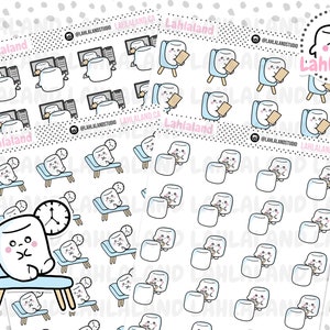 Puede incluir: Una hoja de pegatinas con un personaje de malvavisco en varias poses. El malvavisco lleva una camisa azul y tiene un reloj en la cabeza. Las pegatinas están sobre un fondo blanco con un patrón de lunares gris claro. El texto "LahlaLand" aparece en la hoja.